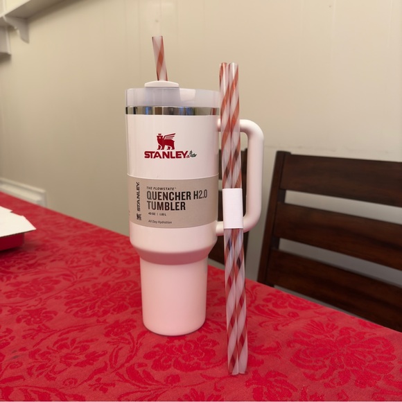 Holiday Candy Cane 40oz Stanley. - Picture 1 of 3